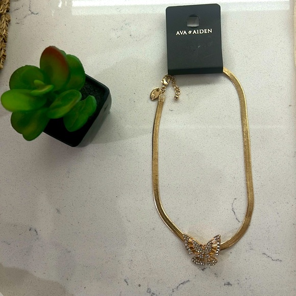 NWT butterfly necklace- gold - Picture 2 of 5